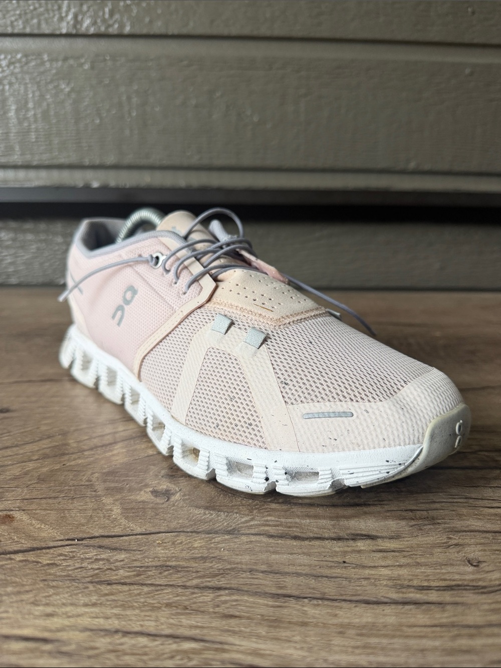 ON Cloud  Women’s Running Shoes  Size W 9.5